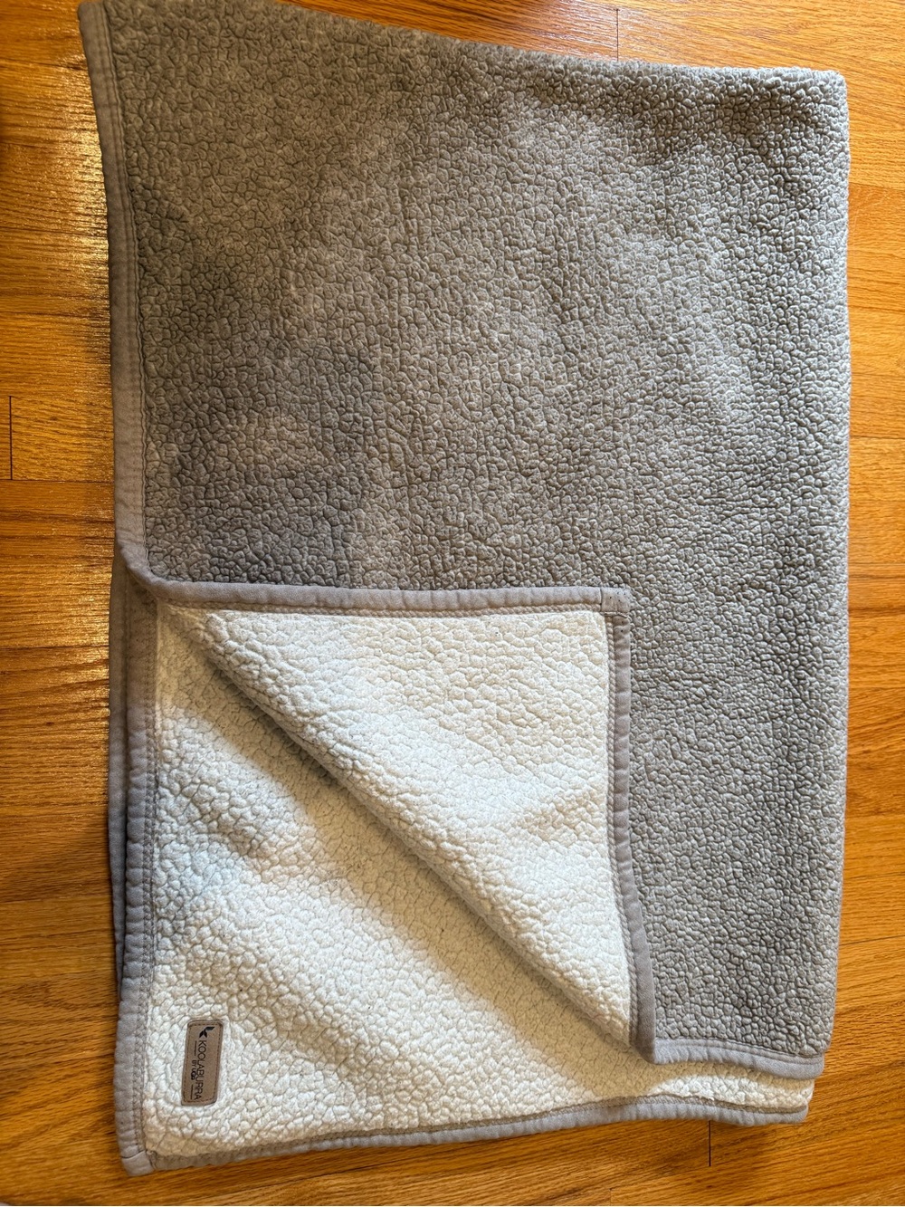 Koolaburra Reversible Gray and Cream Sherpa Throw Blanket
